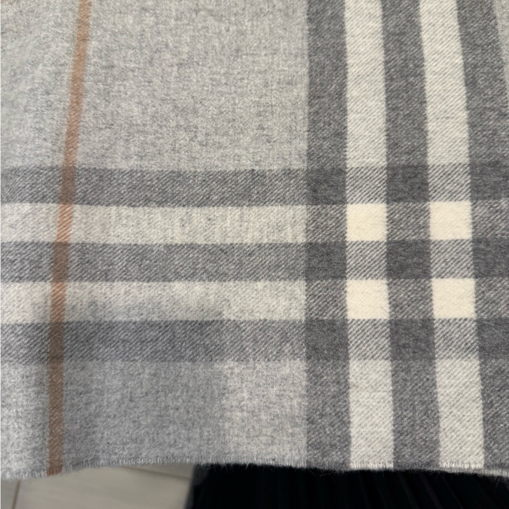 FLASH SALE: Burberry Gray Wool Scarf - Picture 2 of 3